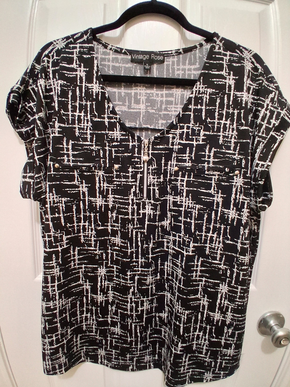 Vintage Rose Black & White Printed Short Sleeve Blouse